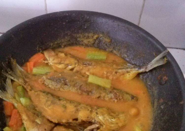 Bahan Menyiapkan Ikan Kembung Acar Kuning yang Bikin Ngiler