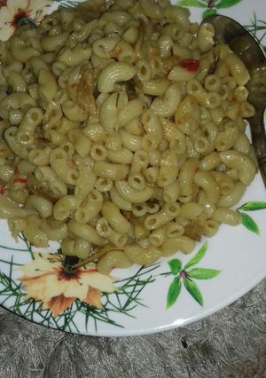 A picture of Pasta jollof.