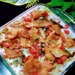 A picture of Dahi bhalay.