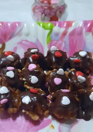 Una foto de Nueces con dulce de leche y chocolate
