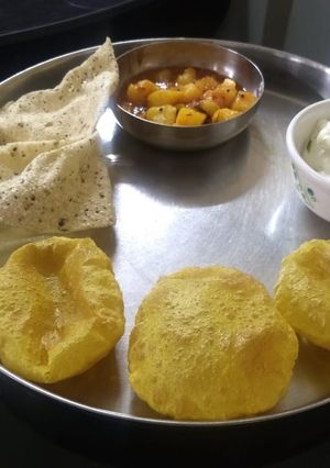A picture of Masala puri.