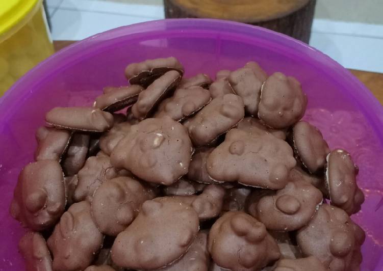 Resep Kue kacang coklat uenak tenan Anti Gagal