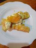 Panque de mandarina, helado de crema y mandarina caramelizada