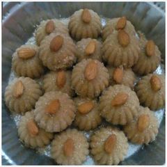 A picture of Gurd aata ladoo.