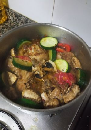 Una foto de Pavo estofado con verduras