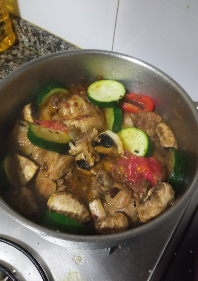 Una foto de Pavo estofado con verduras