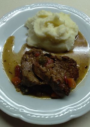 Una foto de Carne a la cacerola 👌😊