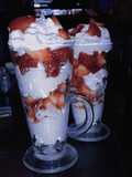 Frutillas con crema en spray