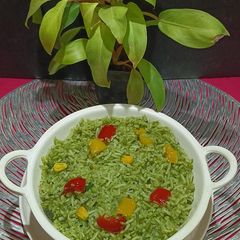A picture of Garlic Palak Pulao From Left Over Rice.
