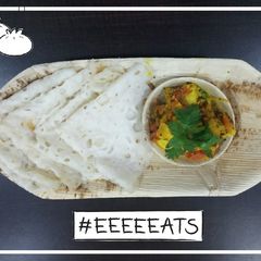 A picture of Neer dosa and potato sabji lover.