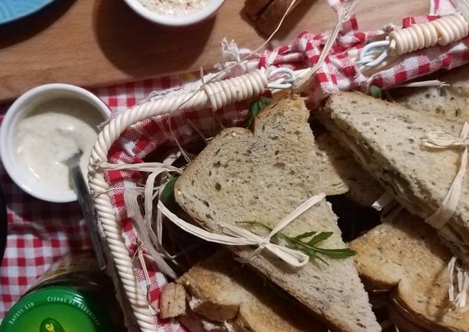 Shawarma Poulet revisitĂ© en Club Sandwichđ„Ș