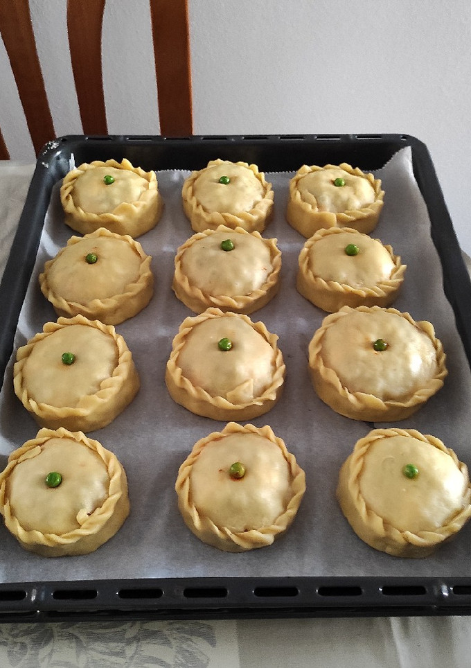 Una foto de Empanadas mallorquinas de carne y guisantes