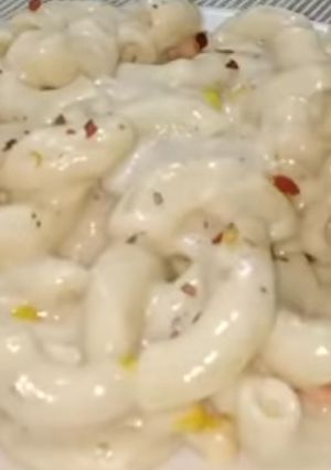 A picture of Cheesy macaroni.