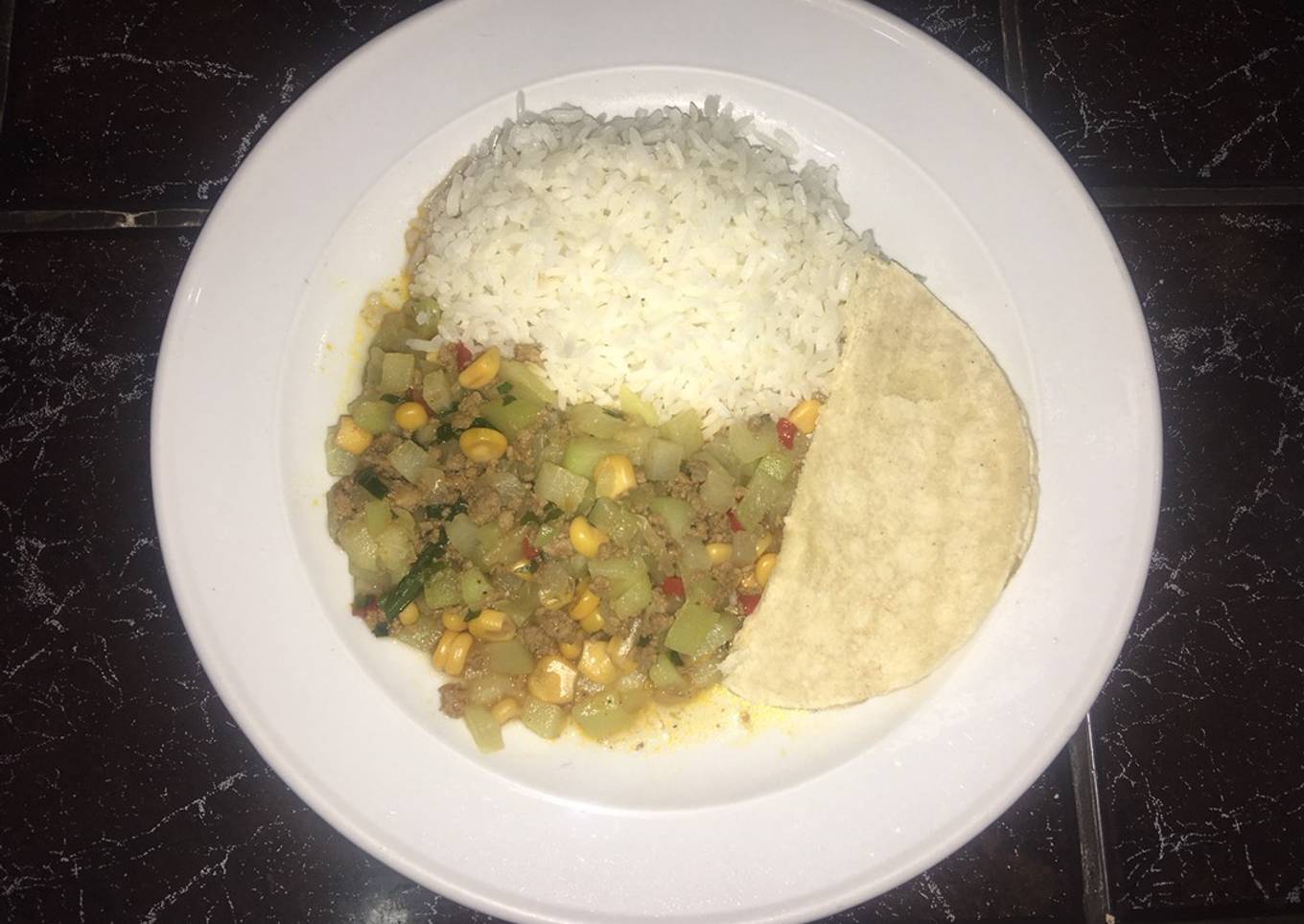 Picadillo de chayote y carne molida