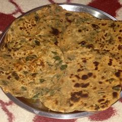A picture of Fenugreek paratha.