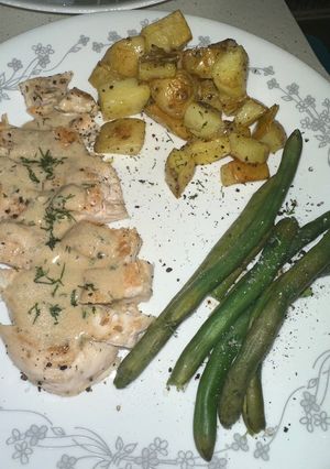 A picture of Creamy Dijon dill chicken.