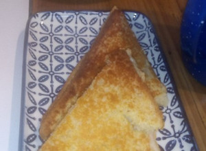 Una foto de Tostado de jamón y queso