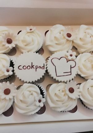 A picture of Chocolate cupcakes with Vanilla buttercream frosting.