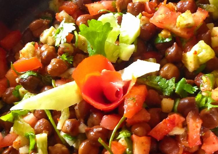 Recipe of Kale chane ki salad in 16 Minutes for Family