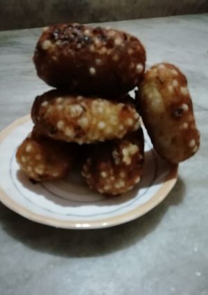 A picture of Sabudana vade.