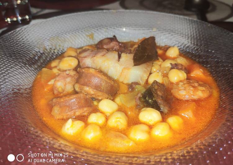 Cocido con chorizo y de más