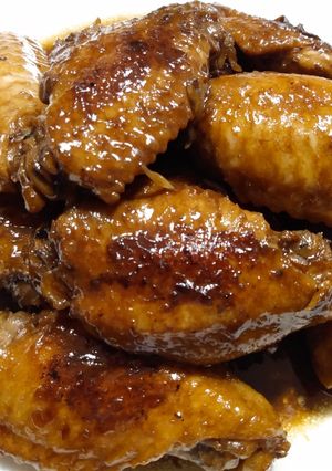 A picture of Sticky braised wings.