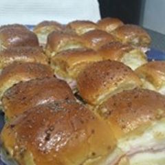 A picture of Hawaiian Roll Sliders.