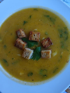 Foto de Sopa de peixe com croutons caseiros