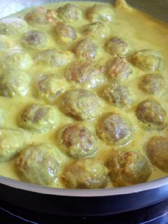Una foto de Albóndigas con salsa de curry