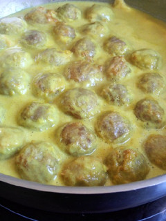 Una foto de Albóndigas con salsa de curry