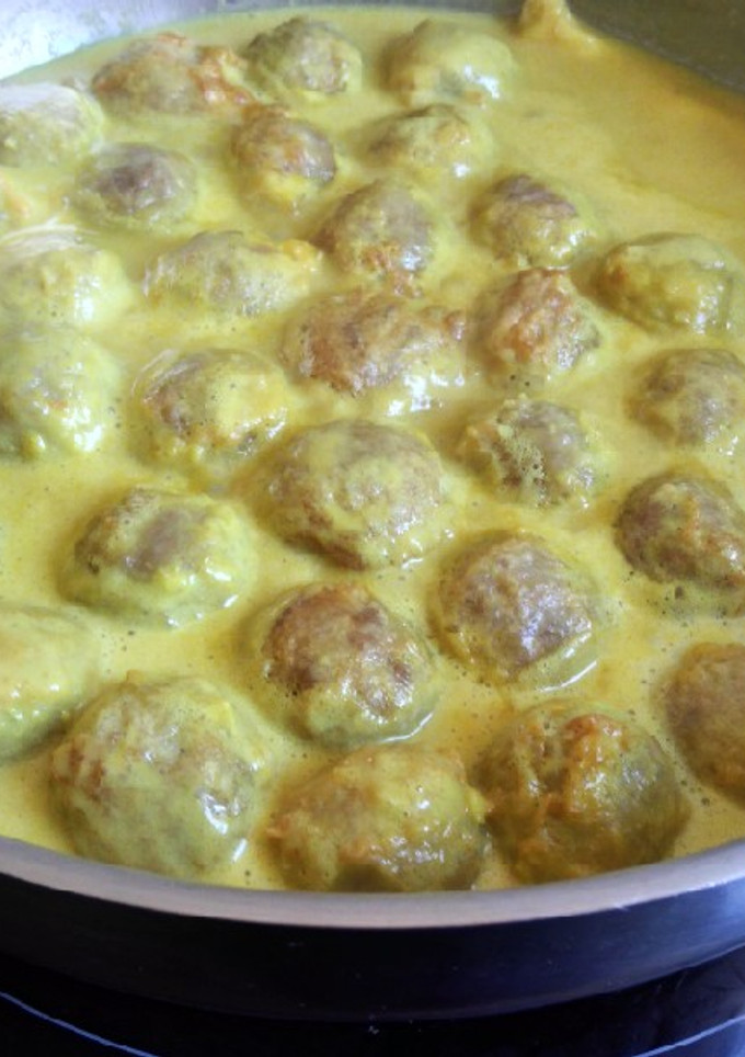 Una foto de Albóndigas con salsa de curry