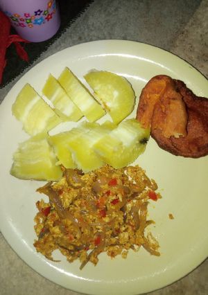 A picture of Boiled sweet potato and egg sauce.