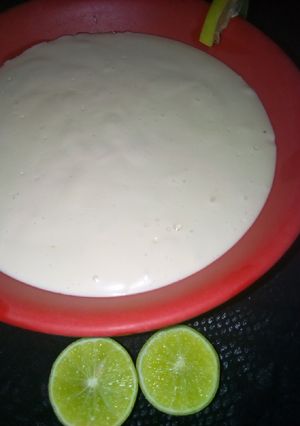 A picture of Home made mayonnaise.