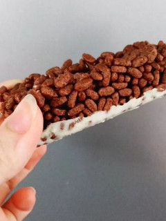 A picture of Cereal Bars with Puffed Rice and White Chocolate.