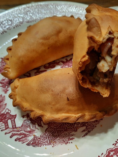 Una foto de Empanadas de pollo al curry (masa y relleno que te va a sorprender)