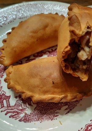 Una foto de Empanadas de pollo al curry (masa y relleno que te va a sorprender)