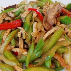 A picture of Celery chicken and braised tofu stirfry #mommasrecipes.
