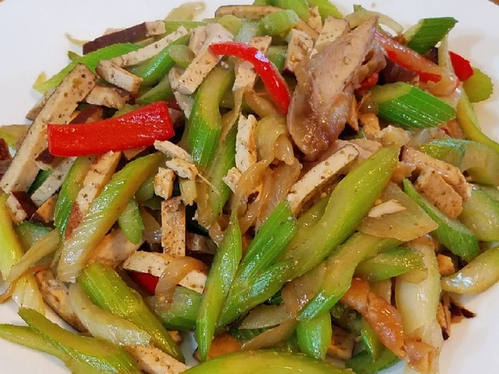Easy Steps to Make Celery chicken and braised tofu stirfry #mommasrecipes the Delicious Delicious