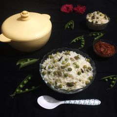 A picture of Green Peas Capsicum Pulao.