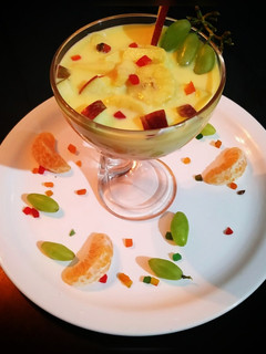 शाही फ्रूट कस्टर्ड (Shahi fruit custard recipe in hindi) रेसिपी मुख्य फोटो