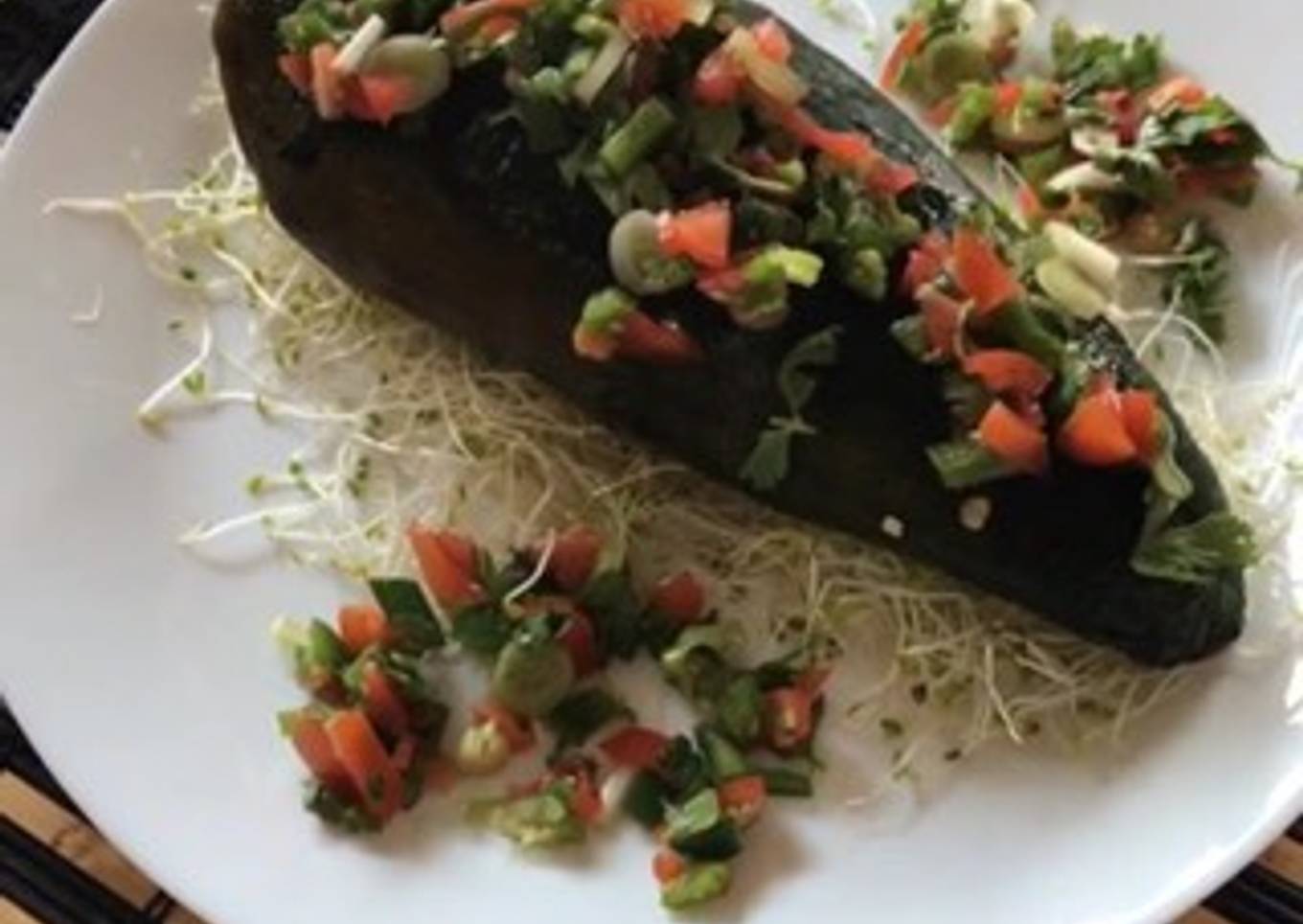 Chile relleno de quinoa con espinaca y carne molida