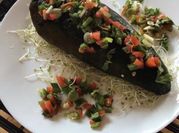 Una foto de salsa para chiles rellenos
