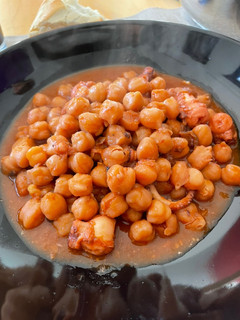 Una foto de Garbanzos con pulpo