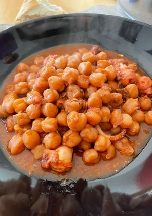 Una foto de Garbanzos con pulpo