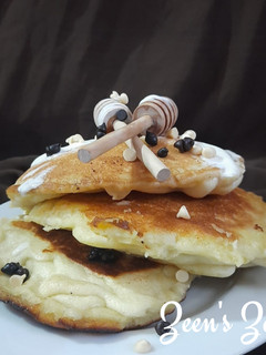 A picture of Japanese Souffle Pancakes.