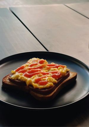 Hình của món Sandwich trứng khuấy.