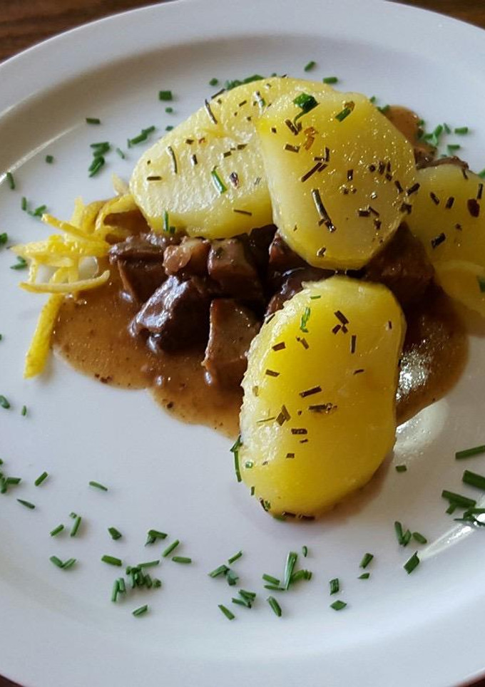Una foto de Carne al jugo con papas
