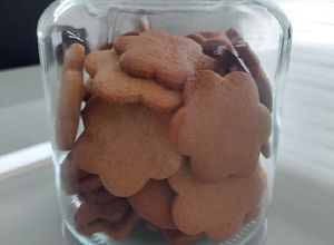 Una foto de Galletas de Jengibre con forma de flor
