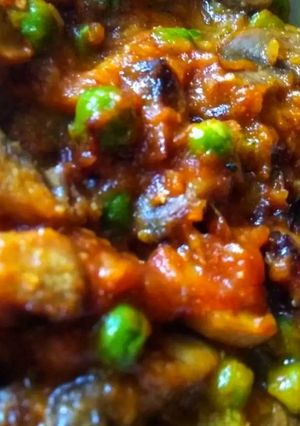 মটরশুঁটি মাশরুম কারি(matar mushroom curry recipe in Bengali) রেসিপির প্রধান ছবি
