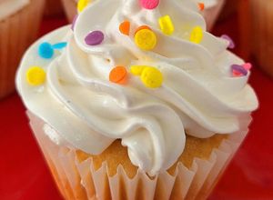 Una foto de Cupcakes de vainilla decorados